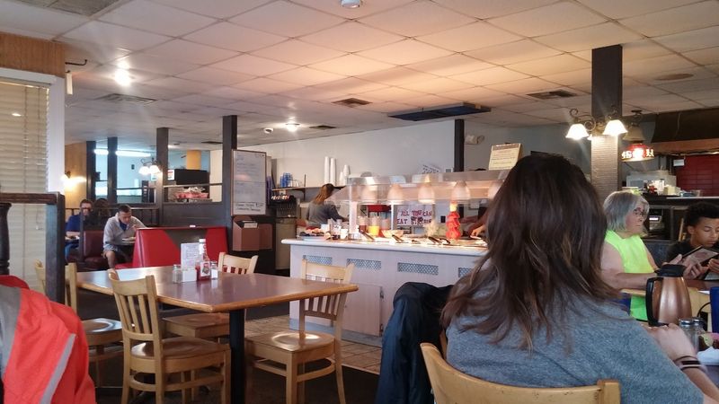 10 Hole-In-The-Wall Eastern Nebraska Restaurants Locals Quietly Gatekeep - Decor Hint Lums, Bellevue