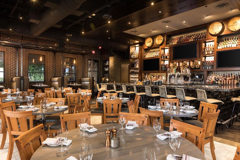 These Texas Seafood Restaurants Serve Endless Gulf Coast Favorites - Decor Hint Willie G's Seafood, Houston