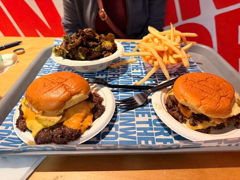 14 California Cheeseburgers So Good You'll Be Craving Them Long After The Last Bite - Decor Hint For The Win, Los Angeles