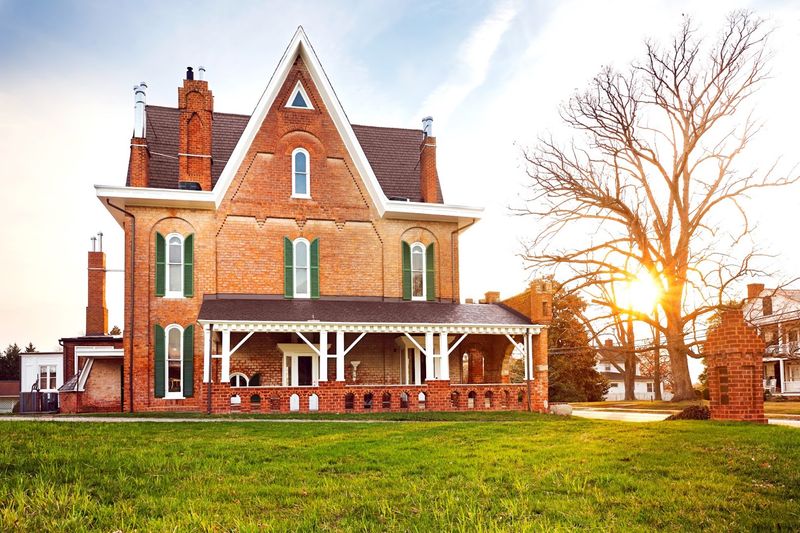 These 12 North Carolina Historic Homes Are Said To Be Real Paranormal Hotspots - Decor Hint Korner's Folly