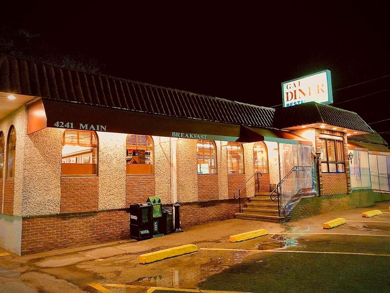 This Connecticut Diner Serves Meatloaf So Good It's Worth The Trip - Decor Hint What Makes This Spot So Hard To Forget