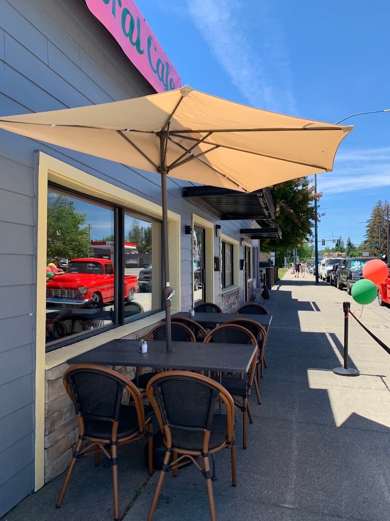 10 Idaho Restaurants Locals Don't Want Tourists To Discover - Decor Hint The Coral Cafe, Coeur D'Alene