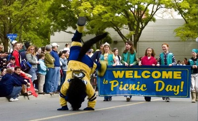 10 Of California's Strangest And Most Unforgettable Festivals You Have To See At Least Once - Decor Hint UC Davis Picnic Day and Doxie Derby, Davis