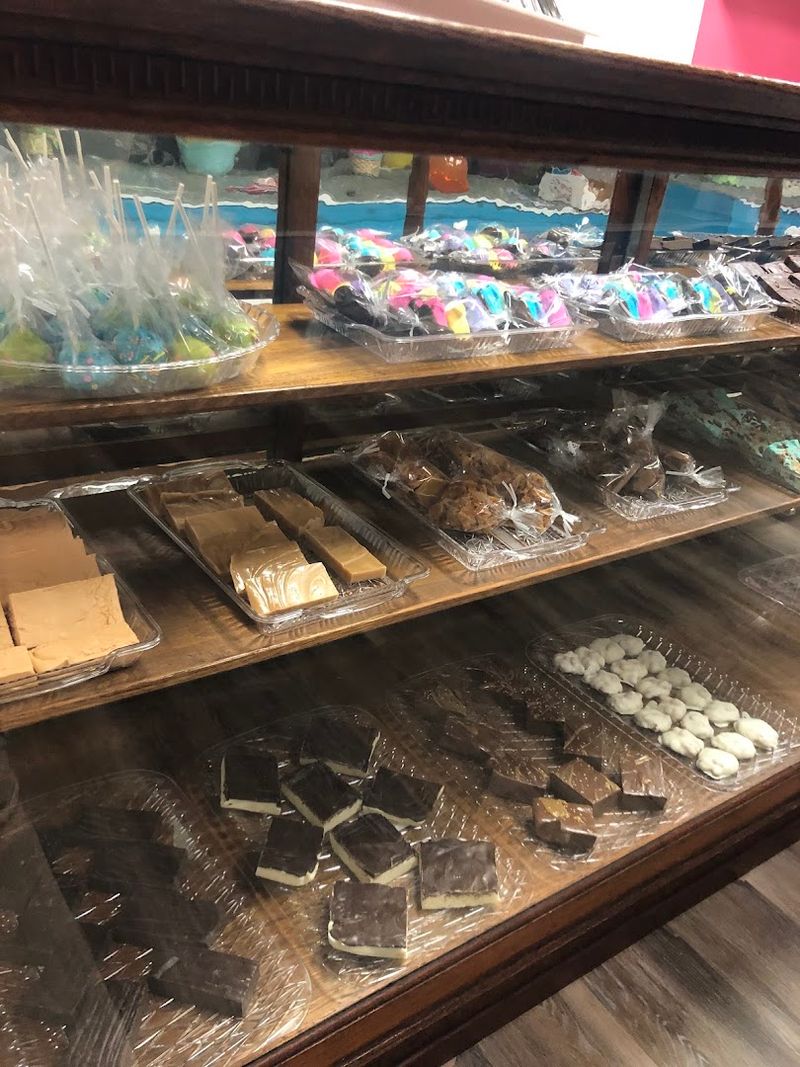 Inside A Connecticut Candy Shop Where Old-Fashioned Fudge Is Still Made The Classic Way - Decor Hint Handcrafted Fudge Made From A Family Recipe