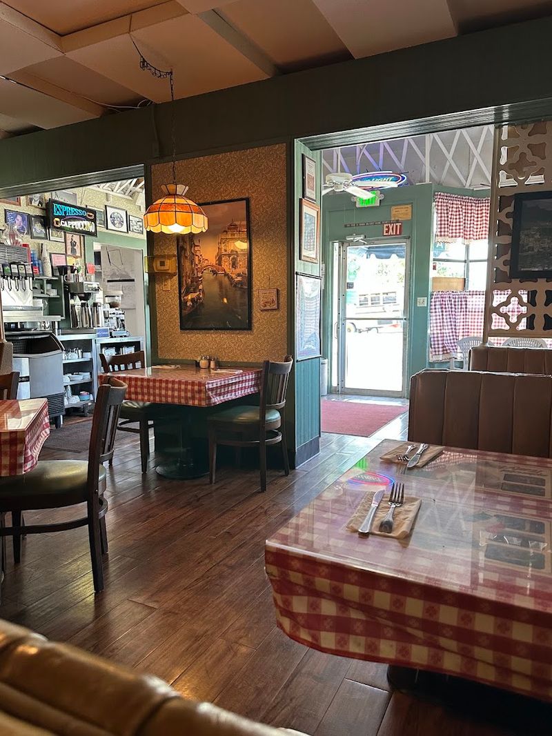 This Tiny California Pizza Joint Has Hungry Travelers Lining Up For Its Old-School Pies - Decor Hint The Restaurant Keeps A Limited Weekly Schedule