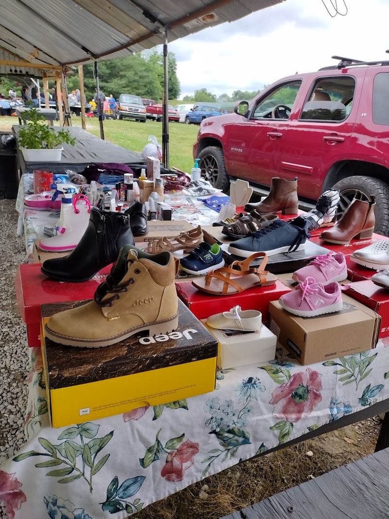 9 Massive Flea Markets In Tennessee Where $40 Fills Your Entire Car With Treasures - Decor Hint Clarksville Outdoor Flea Market, Clarksville
