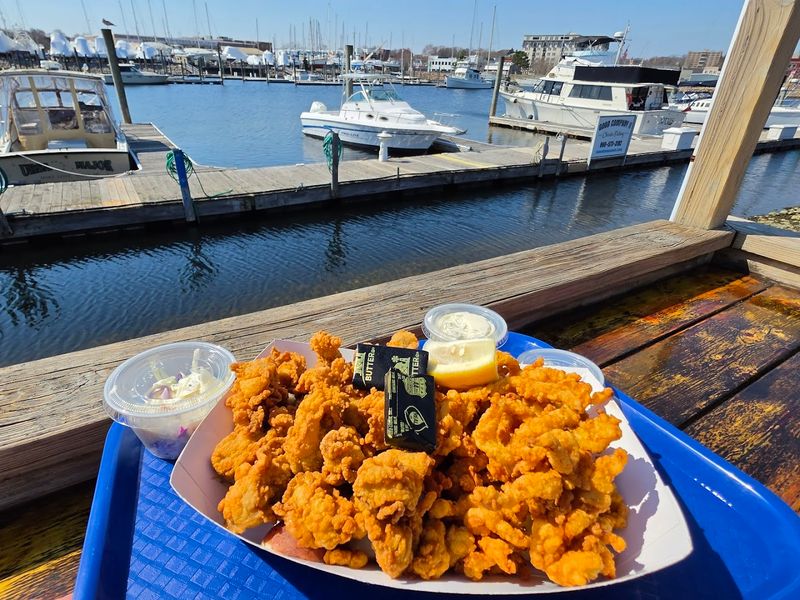 12 Connecticut Restaurants Serving Fried Clams So Good They've Become Local Favorites - Decor Hint Captain Scott's Lobster Dock, New London