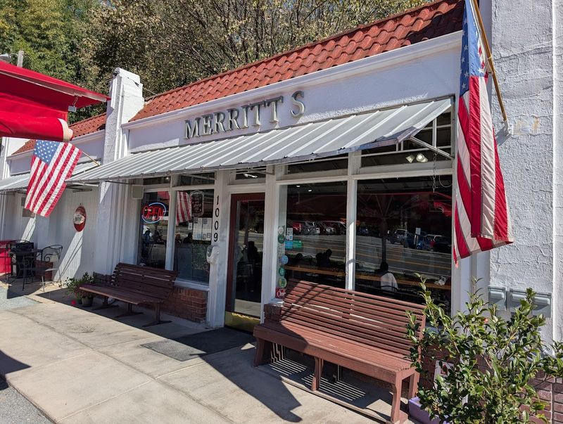 10 Tiny Hole-In-The-Wall Joints In North Carolina With A Massive Local Following - Decor Hint Merritt's Grill