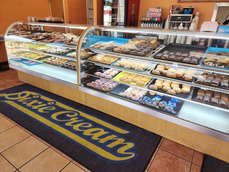10 Humble Bakeries In Illinois Where The Donuts Are Absolutely Incredible - Decor Hint Dixie Cream Donut Shop, West Frankfort