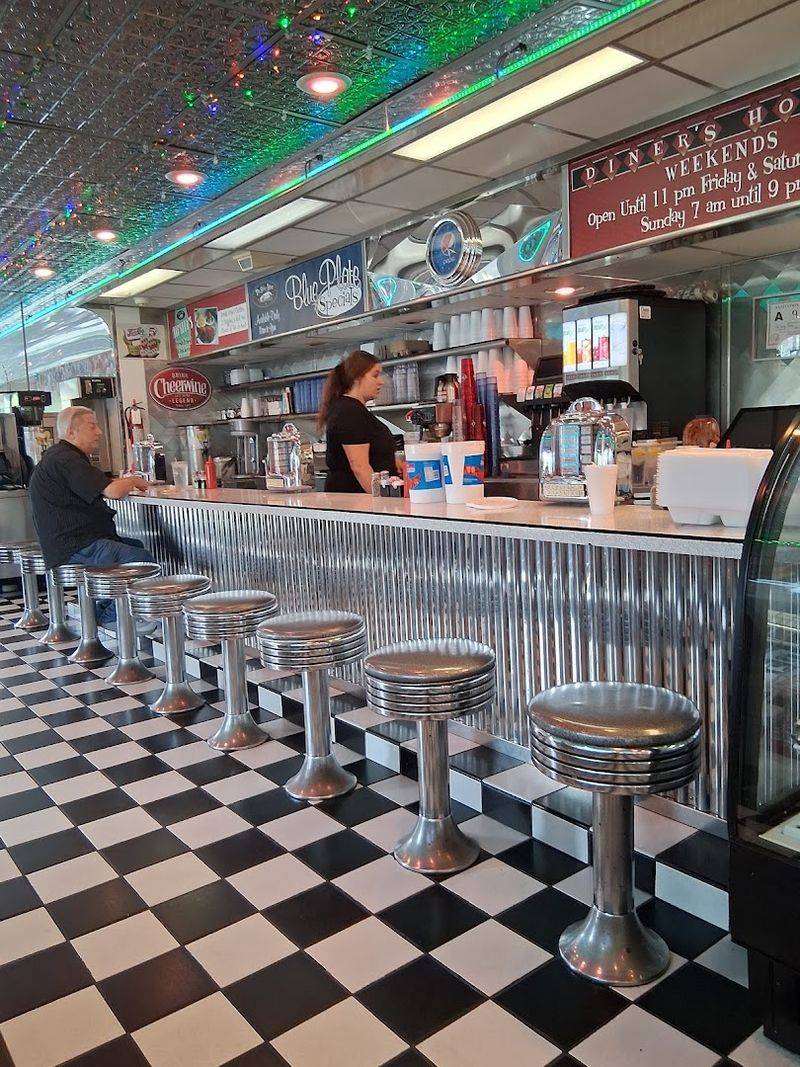 You Can Make Lunch Feel Like A 1950s Scene