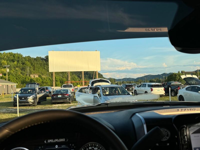 These 7 Kentucky Drive-Ins Are The Last Ones Standing And Summer Is Their Season - Decor Hint Knox Drive-In