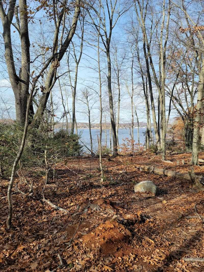 8 Quiet Hiking Trails In Connecticut That Tourists Haven't Discovered Yet - Decor Hint Turtle Creek Preserve, Essex
