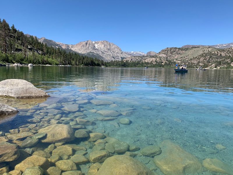 These 10 California Lake Towns Make Summer Escapes Feel Effortless - Decor Hint June Lake, June Lake