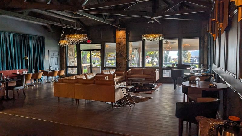 The Oaks Lakeside Kitchen, Hiawassee