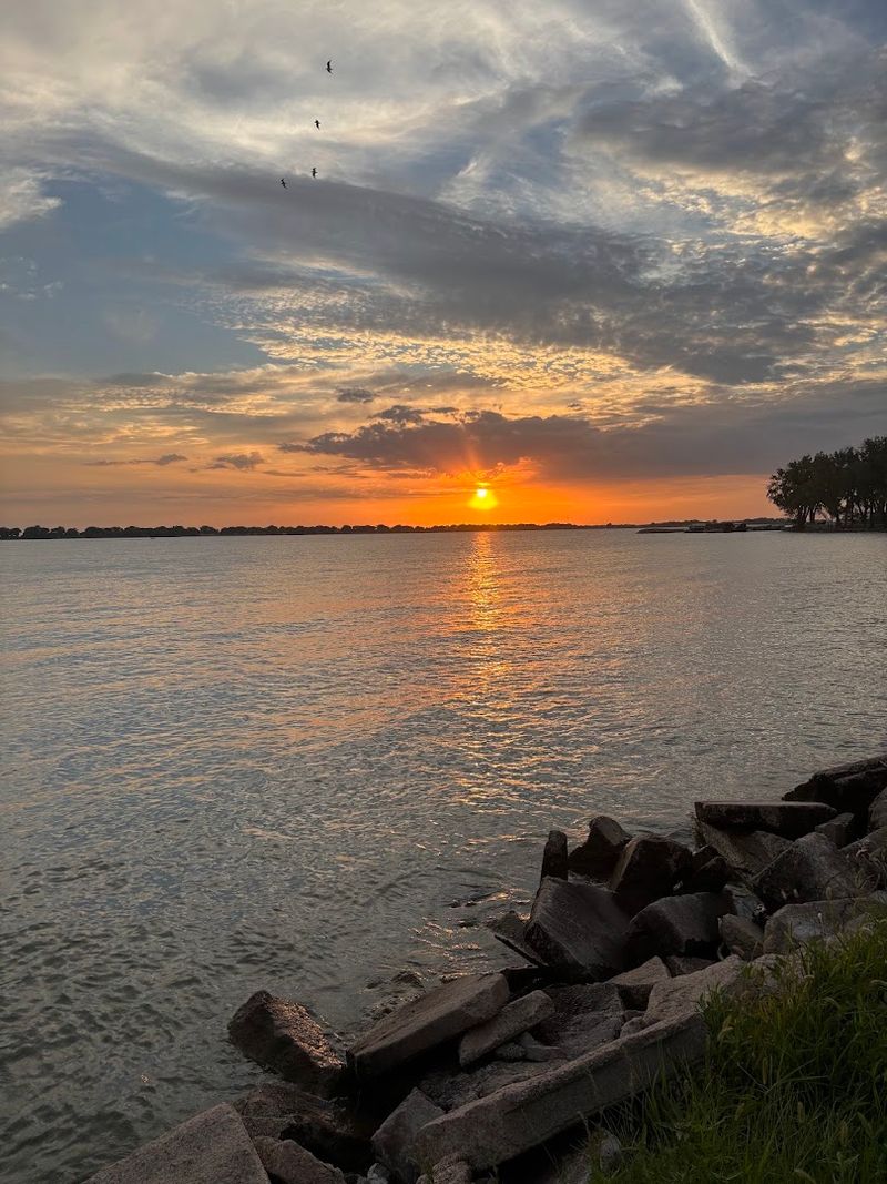 10 Easy Kayaking And Canoeing Spots To Explore In Nebraska This Summer - Decor Hint Johnson Lake And Bossung Lake, Near Elwood