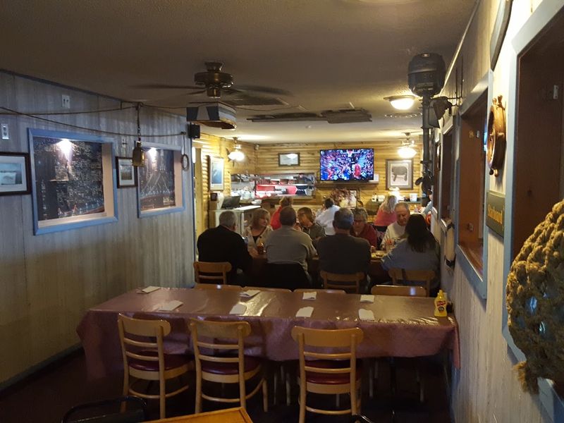 10 Seafood Restaurants Across Nebraska That Are Worth The Drive - Decor Hint Catfish Lake At The Lodge, Bellevue