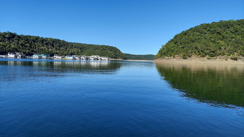 10 Clearest And Bluest Lakes In Kentucky That Look Too Gorgeous To Be Real - Decor Hint Lake Cumberland