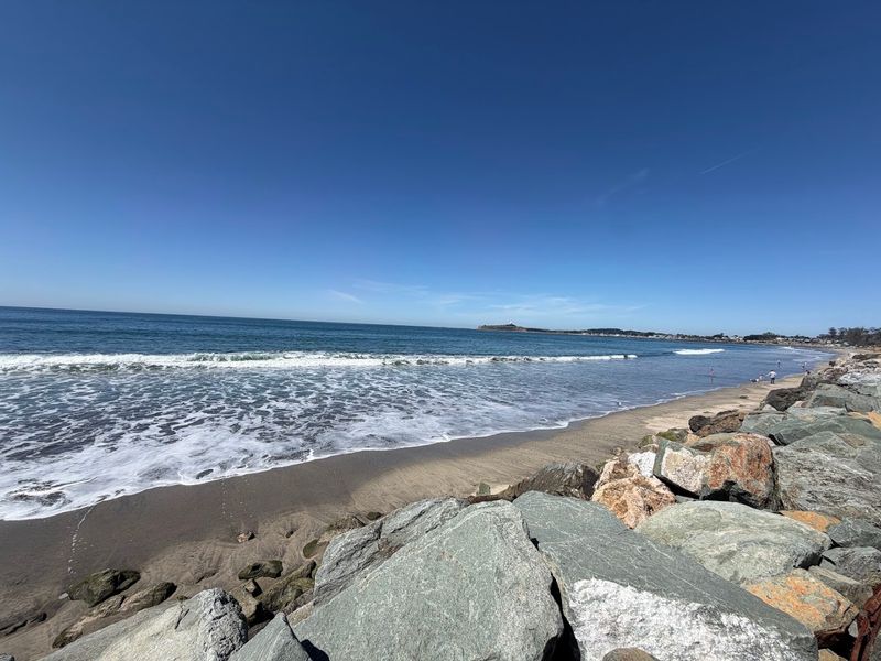 You'll Want To Travel Across California Just For The Clam Chowder At This Hole-In-The-Wall Restaurant - Decor Hint Walk Along Miramar Beach After The Meal