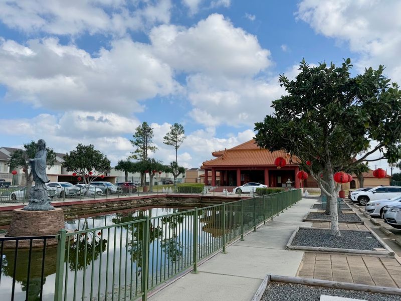 This Texas Temple Is Home To A Massive White Jade Buddha Statue - Decor Hint Visiting With Respect And Ease