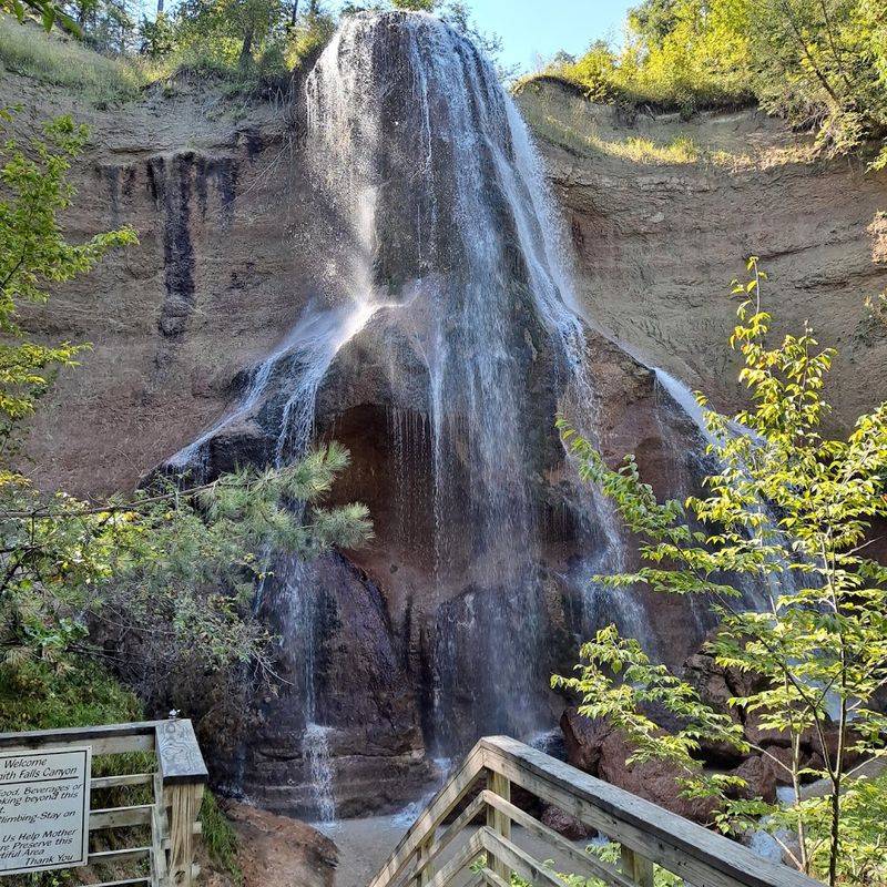 This Nebraska River Adventure Lets You Kayak Or Tube To The State's Tallest Waterfall - Decor Hint See Nebraska's Tallest Waterfall Up Close