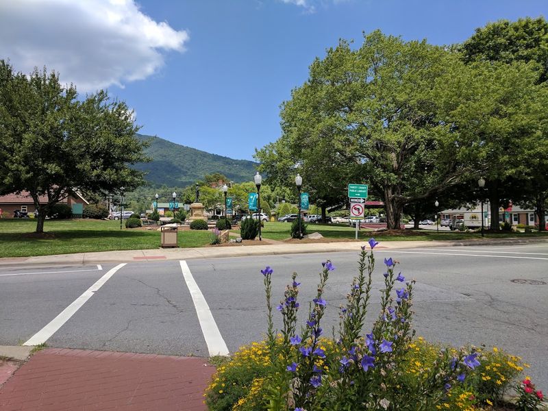 12 North Carolina Mountain Towns That Stay Cooler Than The Rest Of The State - Decor Hint Burnsville