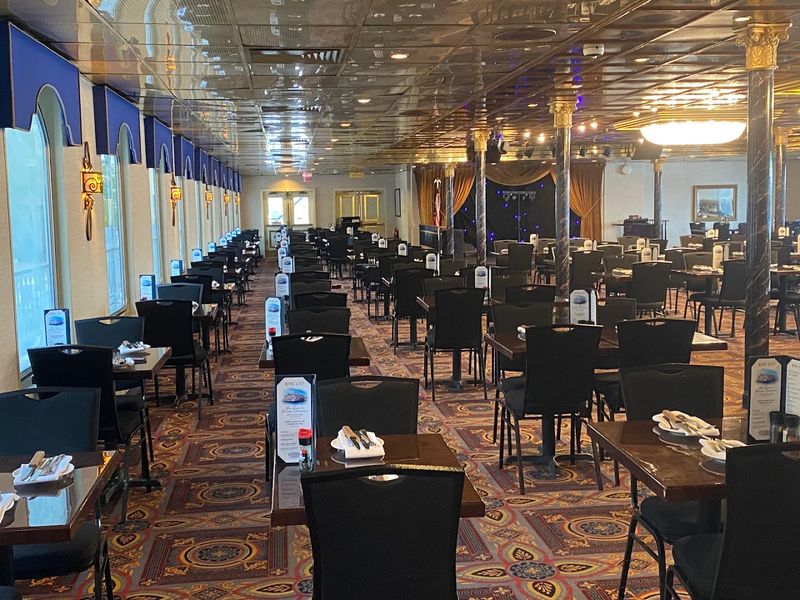 This Peaceful Georgia River Cruise Is The Relaxing Surprise Hiding In Plain Sight - Decor Hint Comfort On Every Level Of The Boat