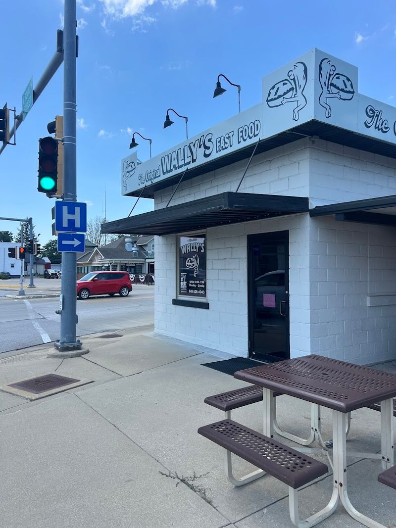 Locals Have Lined Up At This Tiny Illinois Drive-In For The Best Burgers Since 1951 - Decor Hint Timeless Charm Since Opening Day