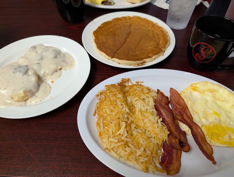 Locals Keep Coming Back To This Georgia Restaurant For One Simple Reason - Decor Hint The Kind Of Breakfast That Actually Fills You Up