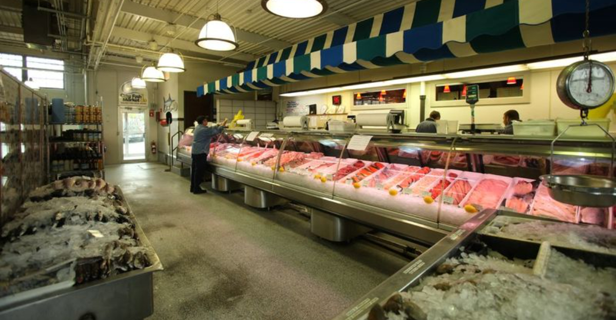 Locals Swear By The Fresh Seafood At This Connecticut Fish Market - Decor Hint