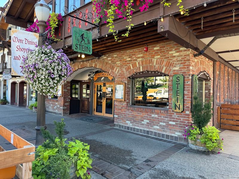 10 German Restaurants In Washington You Have To Visit At Least Twice - Decor Hint Colchuck's, Leavenworth