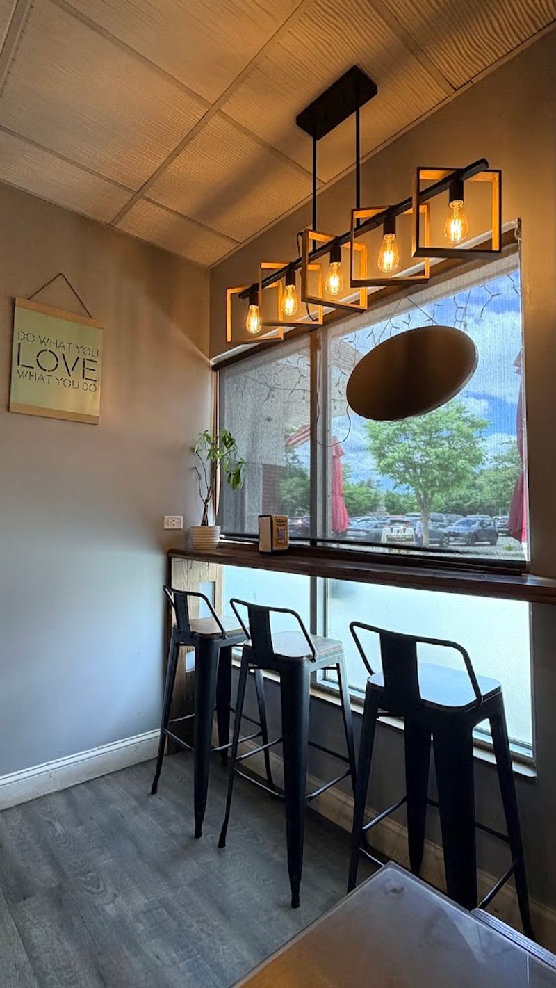 11 Small Restaurants In Old Saybrook, Connecticut Locals Hope Tourists Never Discover - Decor Hint AJ Noodle Bar