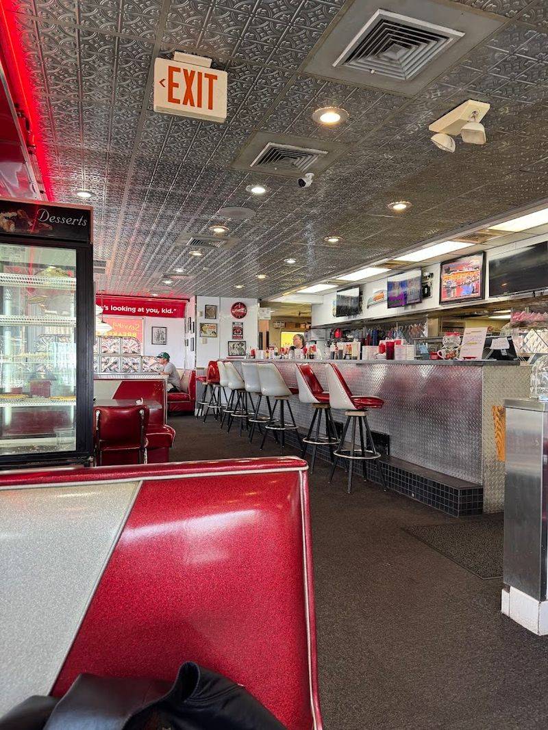 10 Hole-In-The-Wall Eastern Nebraska Restaurants Locals Quietly Gatekeep - Decor Hint Mel's Diner, Fremont
