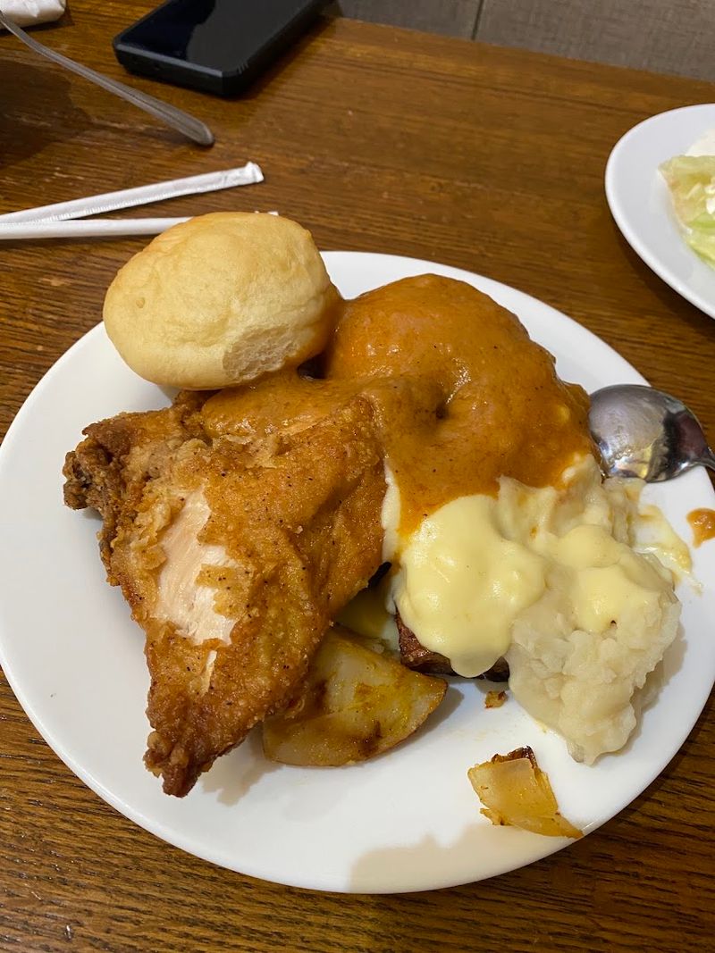 This Old-Fashioned California Buffet Feels Like Sunday Dinner At Grandma's House - Decor Hint Fried Chicken Is One Of The Longtime Favorites