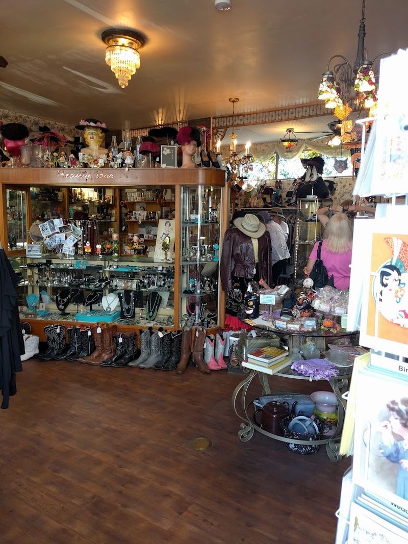 Papillon Antiques, Jerome