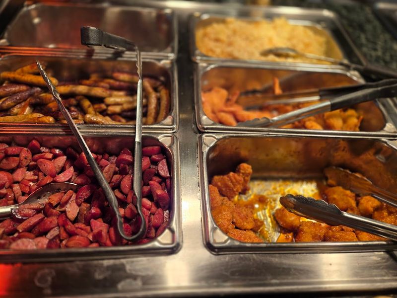 This Idaho Breakfast Buffet Serves Country-Fried Steak, Gravy, And Enough Comfort Food To Ruin Your Plans - Decor Hint Check The Hot Line Before Committing To Your First Round