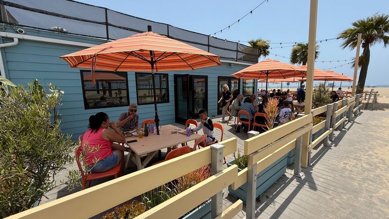 12 Southern California Patio Restaurants That Turn Summer Dining Into A Sunny Escape - Decor Hint Back on the Beach Café, Santa Monica