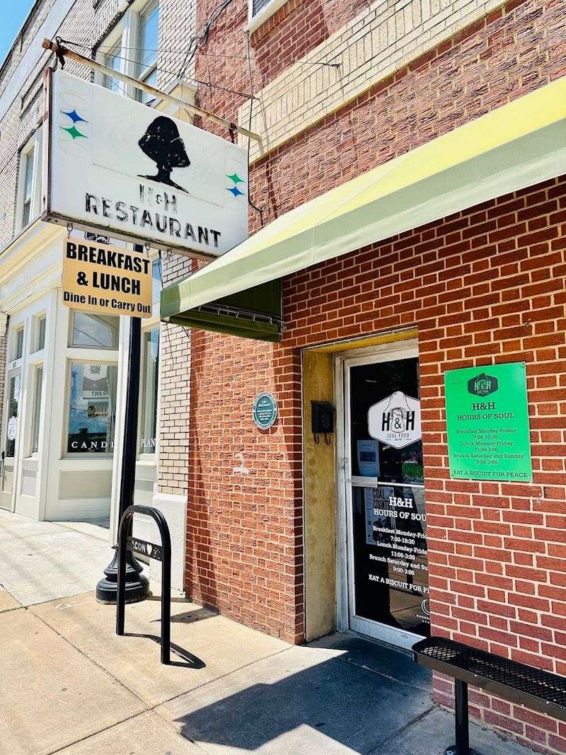 11 Georgia Restaurants Where The Lunch Specials Steal The Show - Decor Hint H&H Soul Food Restaurant, Macon