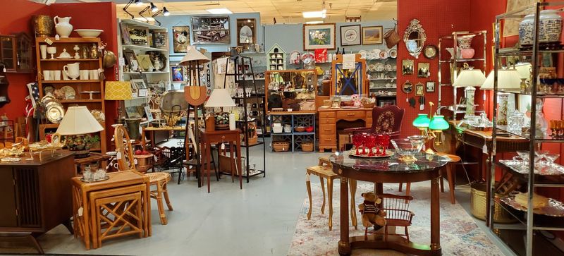 GasLamp Antiques & Decorating Mall, Nashville