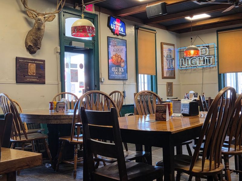 10 Hole-In-The-Wall Eastern Nebraska Restaurants Locals Quietly Gatekeep - Decor Hint Glur's Tavern, Columbus