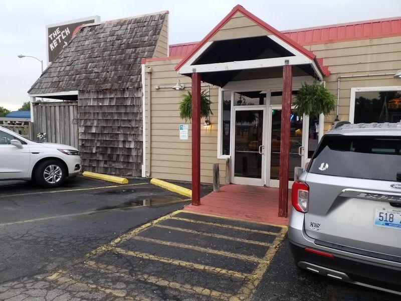 The Ketch Seafood Grill, Lexington
