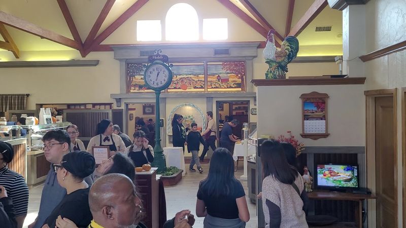 Hodel's Country Dining, Bakersfield
