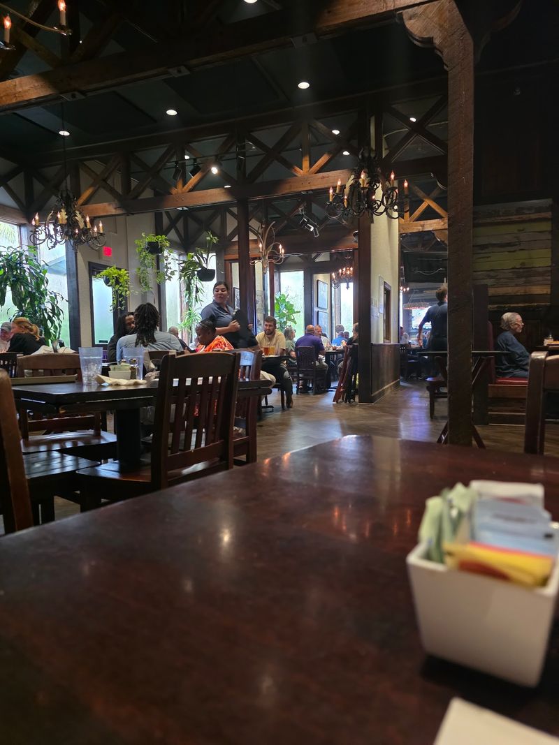 9 Louisiana Restaurants Serving The Flavors The State Is Known For - Decor Hint Don's Seafood, Lafayette