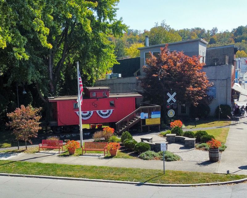 The Most Picturesque Must-Visit Tiny Towns In Kentucky - Decor Hint Augusta