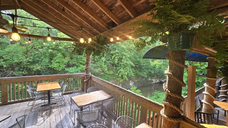10 Kentucky Restaurants So Remote They Turn The Drive Into Part Of The Journey - Decor Hint Hall's On The River, Winchester