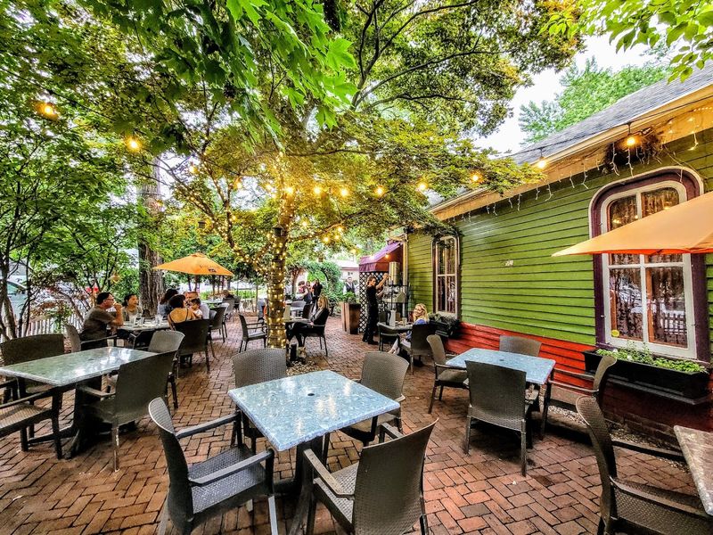 Lucrezia Café, Chesterton