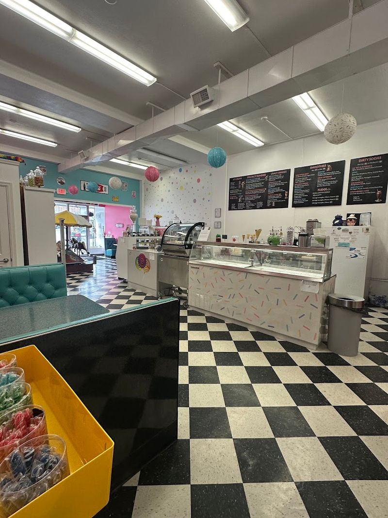 Inside A Connecticut Candy Shop Where Old-Fashioned Fudge Is Still Made The Classic Way - Decor Hint Candy-Making Workshops And Hands-On Sweet Experiences