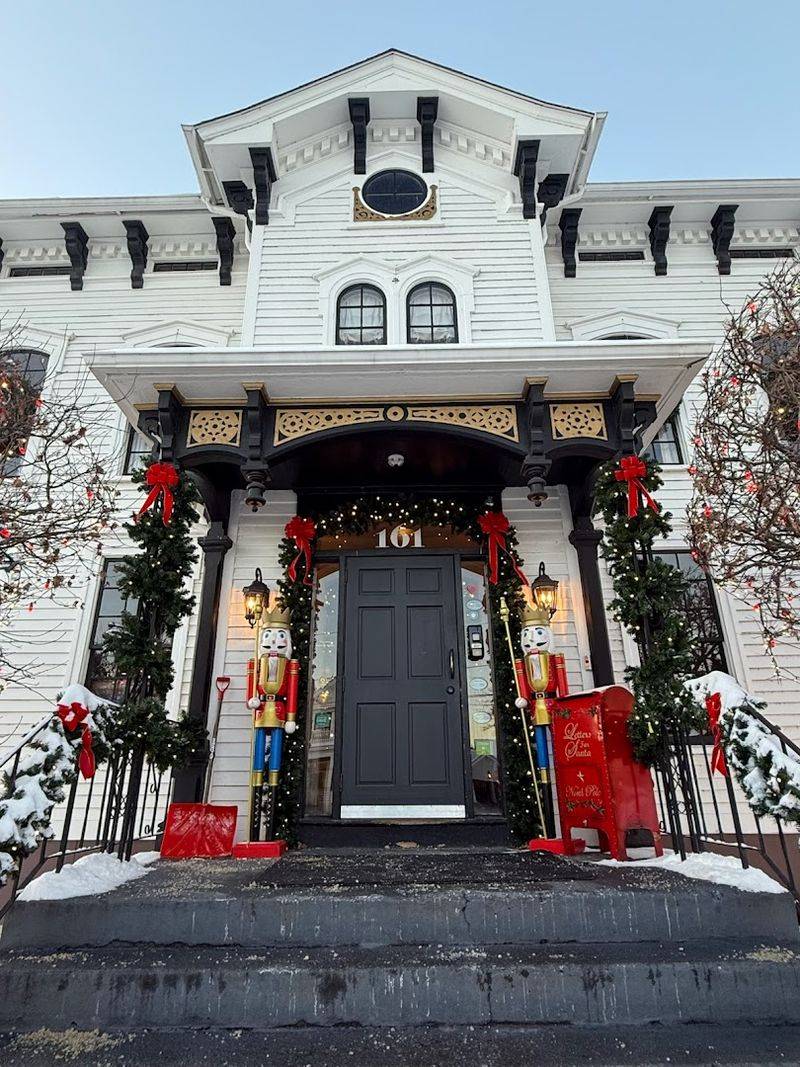 These 10 Connecticut Restaurants Are Hard To Book, And One Visit Explains Why - Decor Hint The Charles, Wethersfield