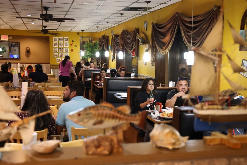 10 Hole-In-The-Wall Eastern Nebraska Restaurants Locals Quietly Gatekeep - Decor Hint La Isla, South Sioux City