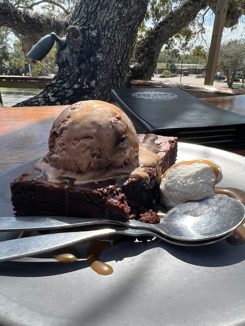 This Huge Tree House In Florida Is Actually A Restaurant You'll Want To Visit - Decor Hint Desserts Worth Saving Room For