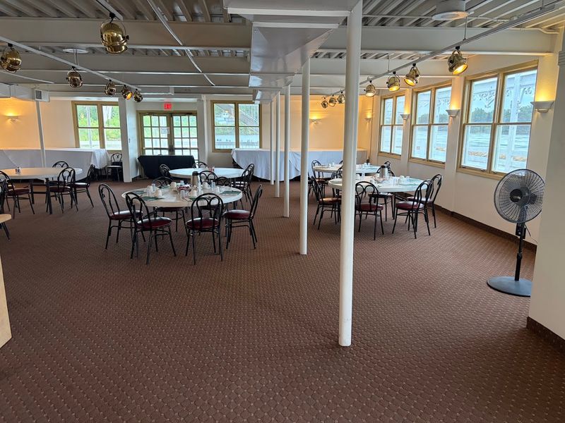 This Romantic Nebraska River Cruise Feels Like A Trip Down The Seine - Decor Hint Dinner Cruises On The Missouri